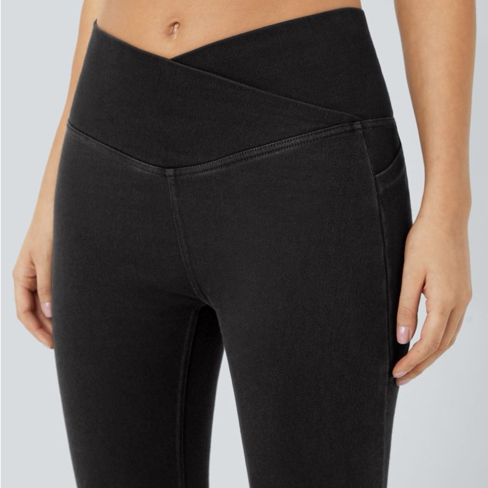 NEW Halara FlexCrossover Pocket Washed Denim Work Leggings Medium Black - Picture 4 of 14